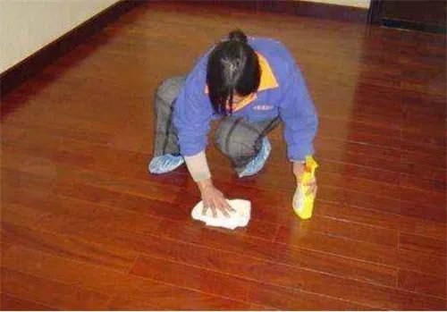地板蜡怎么用   五种地板蜡施工步骤