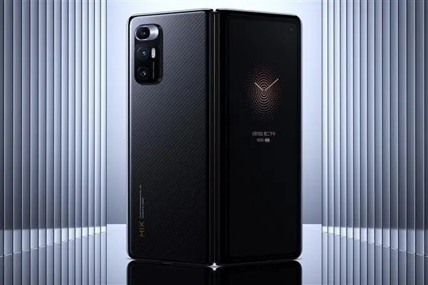 雷军直播用MIX FOLD玩《原神》：大赞新机性能