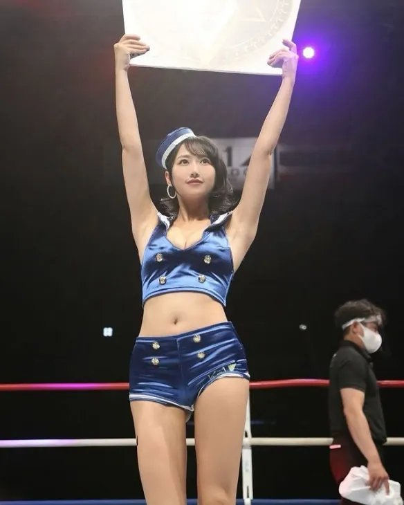 前凸后翘、波涛汹涌！11区清纯美女主播川瀬もえ赏