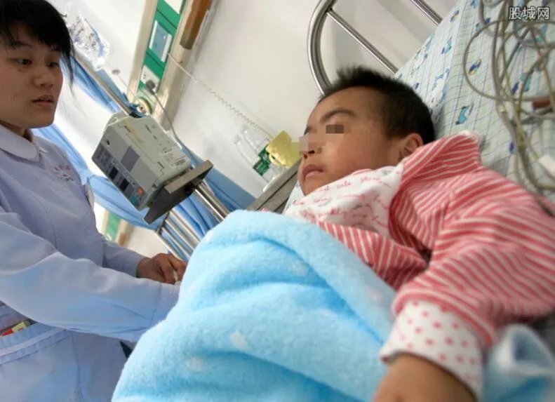 小学生遭撕裂耳朵 未完成作业被老师殴打