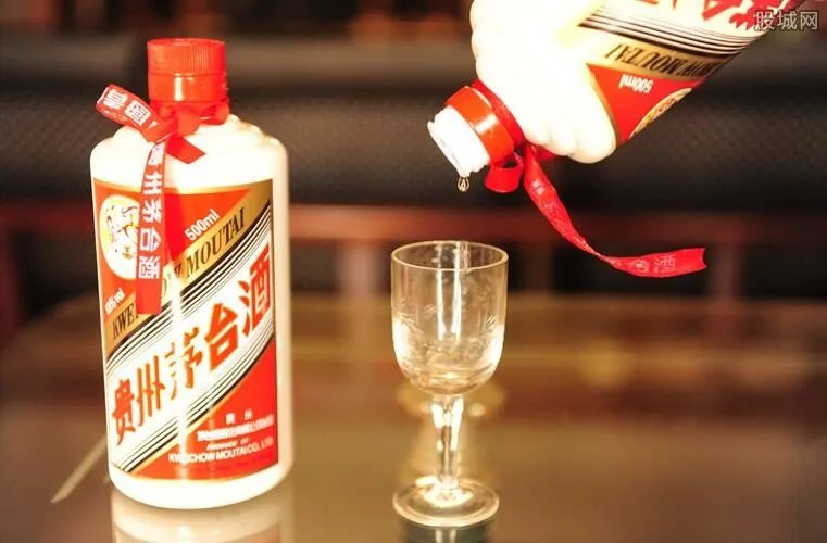 贵州茅台股价突破1700元 今年以来累涨超45%