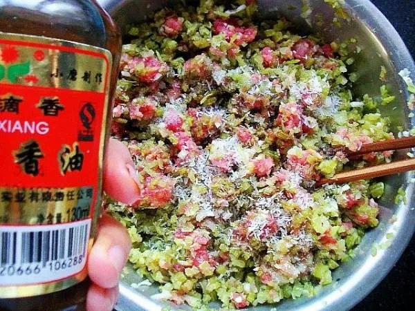 正宗芹菜猪肉饺子馅的做法