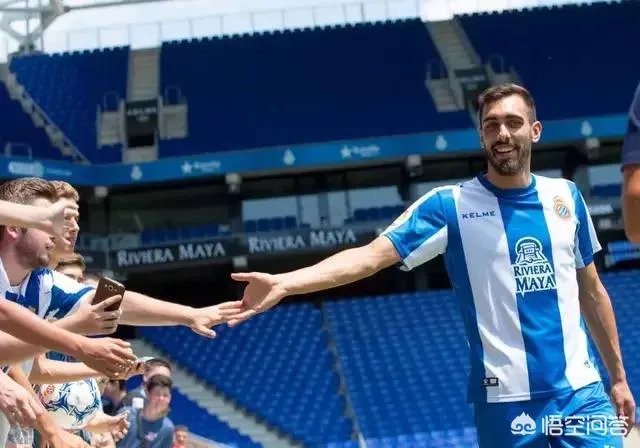 博尔哈16日开通微博@武磊,武磊马上互动:我的兄弟,明天再进一个。你怎么看?