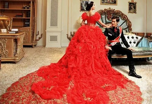 红色婚纱照片欣赏 红色婚纱礼服的意义