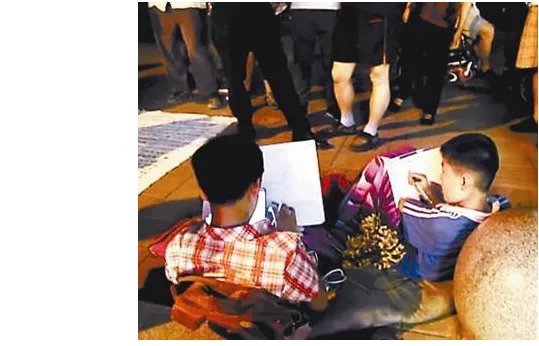 爆米花女孩获捐仍乞讨遭质疑是怎么回事？