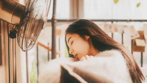 女儿离婚后与单身父亲同居