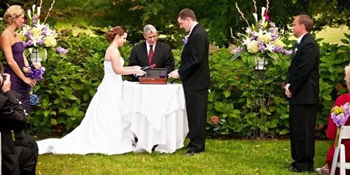 证婚人一般找谁  请领导做证婚人怎么说