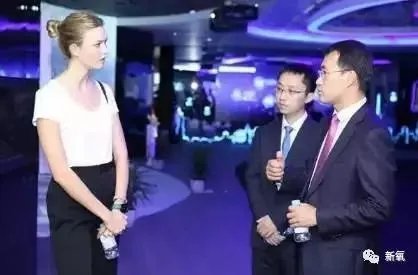 如何看待小kk拥抱奚梦瑶?