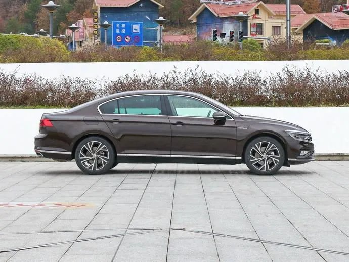 宝马4系有四门的版本吗,新一代宝马x5有几个版本