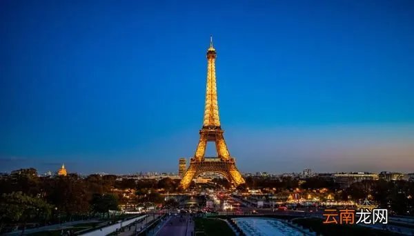 法国总统和他的妻子相差几岁 法国总统的妻子是谁