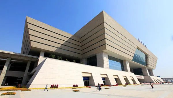 中国首条丝路高铁开通 中国十大最另类高铁站盘点