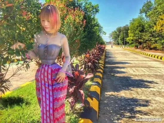 缅甸女孩成为全球腰最细的人 被网友质疑是P图