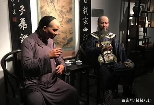 书生结婚时写的上联身无半亩，心忧天下，下联是什么？