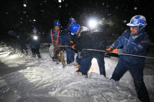 安徽遭遇持续暴雪后迎来寒潮导致了什么后果？