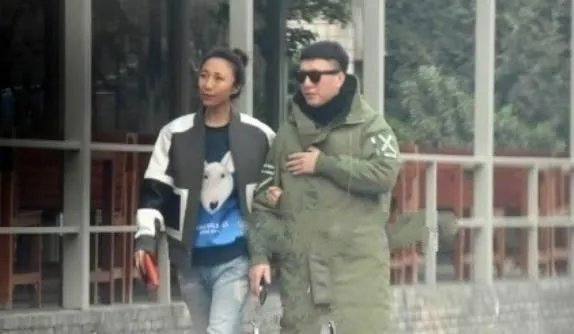 孙红雷夫妇游日本，评论引发骂战，明星去日旅游好吗？