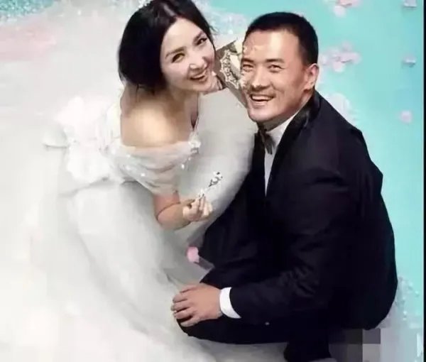 何洁赫子铭为什么离的婚 赫子铭那个太大怎么回事