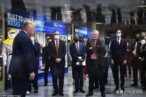 特朗普终于戴口罩了，大家怎么看？