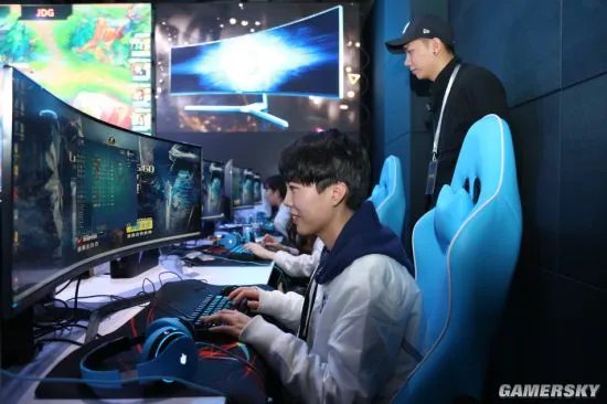 超宽视野 三星显示器引领电竞新纪元——SSG战队首次中国玩家见面会 三星显示器开启电竞嘉年华
