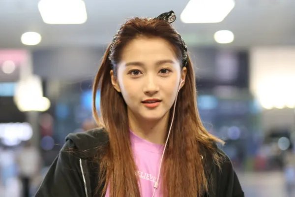 鹿晗零点为关晓彤庆生：爱一个人为什么是藏不住的？