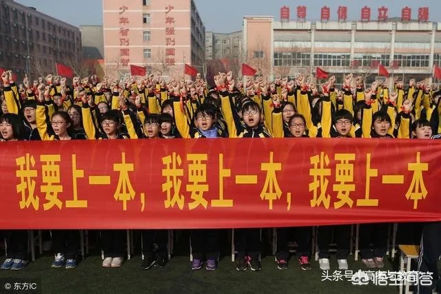 2018年的高考试卷简单，录取分数线上涨十几分，那么2019年分数会回降吗？能否参考前年的录取分数线？