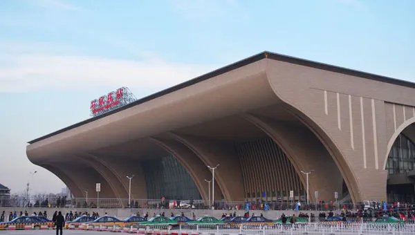 中国首条丝路高铁开通 中国十大最另类高铁站盘点