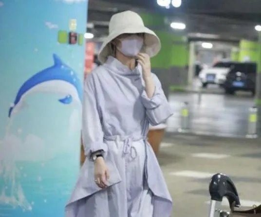 赵丽颖产后现身是怎么回事 赵丽颖产后状态如何