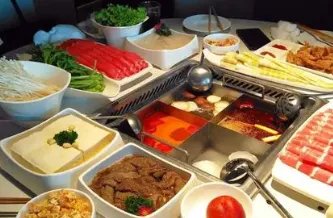 重庆游客坐冰桶里吃火锅，这是一番怎样的景象？