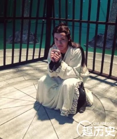 《花千骨》中南无月是谁？南弦月怎么成妖神的