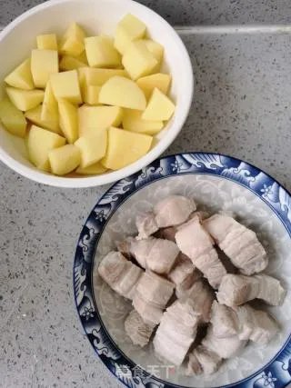 五花肉烧土豆