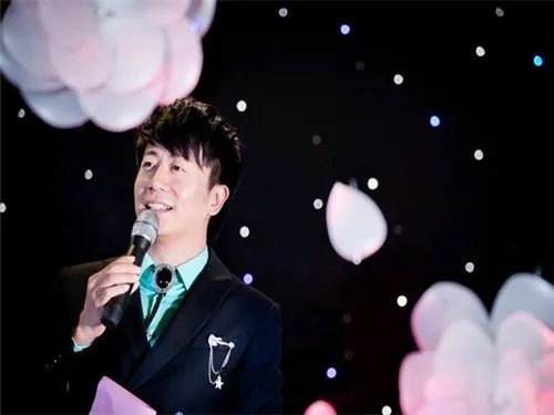 婚礼主持人工资是多少 婚礼主持人要注意哪些事项