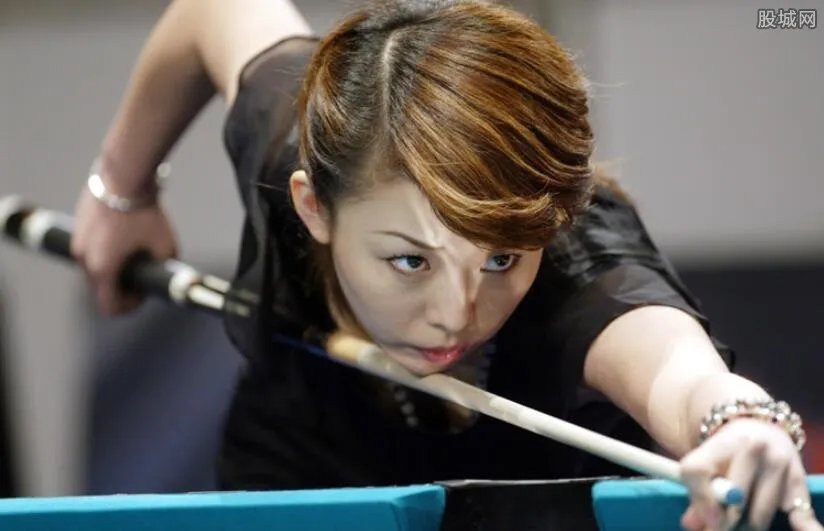 潘晓婷胸很大 潘晓婷穿透视装险些走光