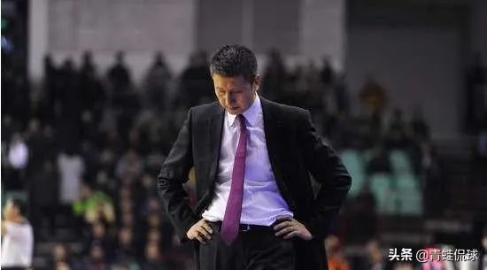 郭士强正式签约广州男篮，他的年薪有多少？会比辽宁时期高吗？