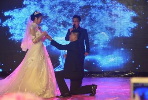 新娘结婚不要彩礼竟收到了市委的礼物和祝福是真的吗？