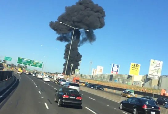 澳飞机撞击商场是怎么回事？