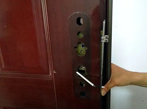 如何安装门锁