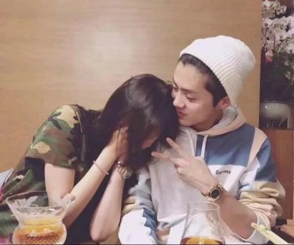 鹿晗与关晓彤现在的关系怎么样？为什么他们的婚事迟迟不办呢？