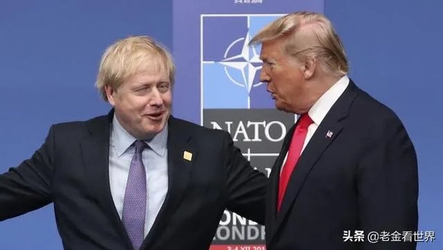 约翰逊能下床行走了，知道美国开出的“药方”了吗？