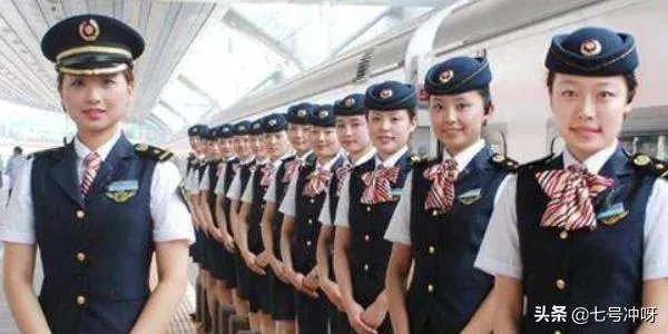 火车列车员工资大约是多少？