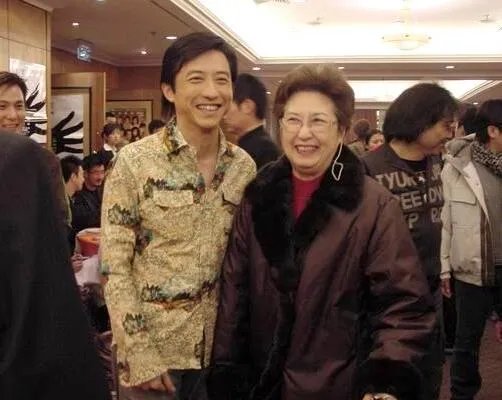 伊能静现在怎么了   揭伊能静离婚内幕及坎坷人生