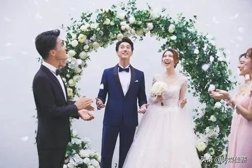 新郎朋友桌没几个人怎么办