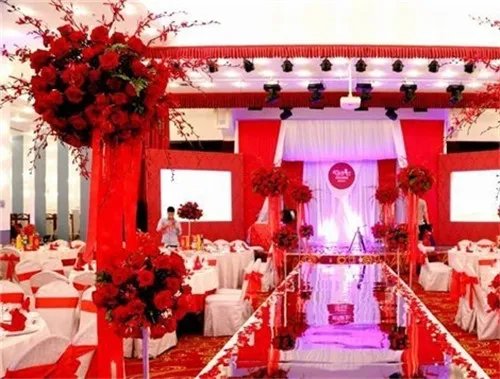 红色婚礼现场如何布置 红色婚礼怎样搭配颜色