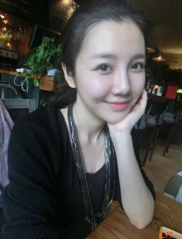 刘语熙整容前照片曝光 刘语熙捏奶门是怎么回事