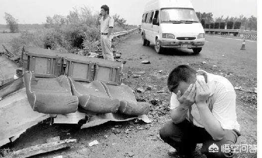 山东一司机在高速上仅1分钟驾照被扣30分，你怎么看？