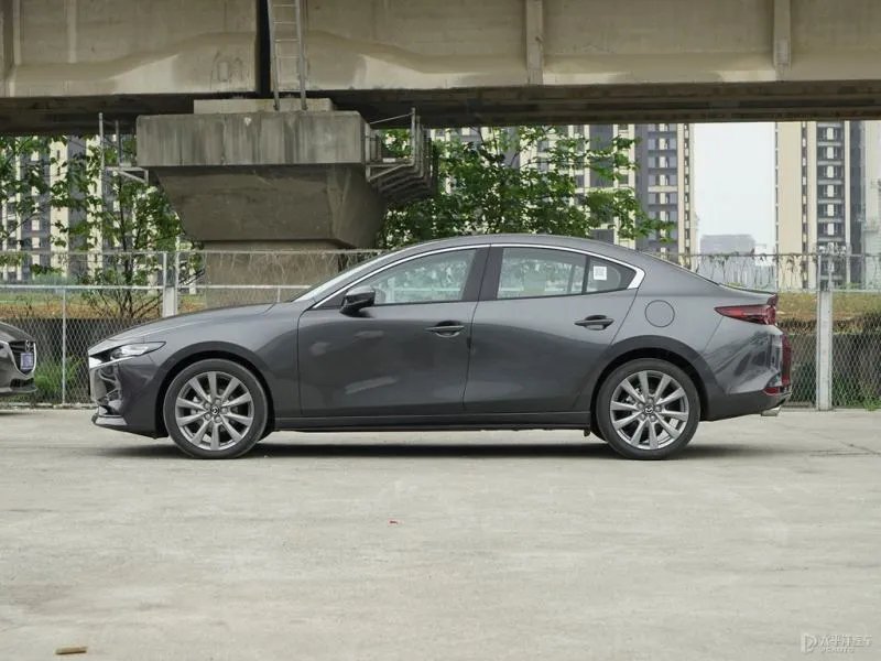 马自达3昂克赛拉2021款三厢落地价是多少？