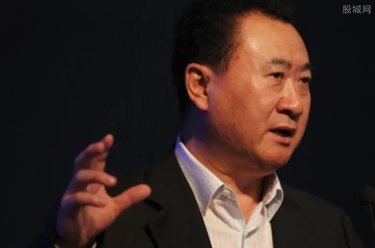 王健林负债4000亿 这是真的吗王健林为什么没事？