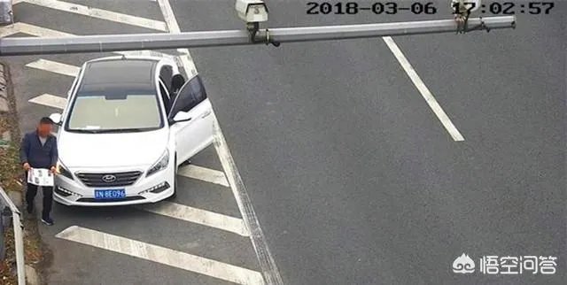 山东一司机在高速上仅1分钟驾照被扣30分，你怎么看？