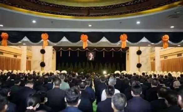 直播袁隆平院士遗体送别仪式：仓满无饥恐！后辈不敢忘