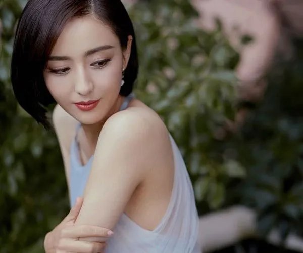 佟丽娅个人资料及图片 婚姻的不幸让她变化如此之大