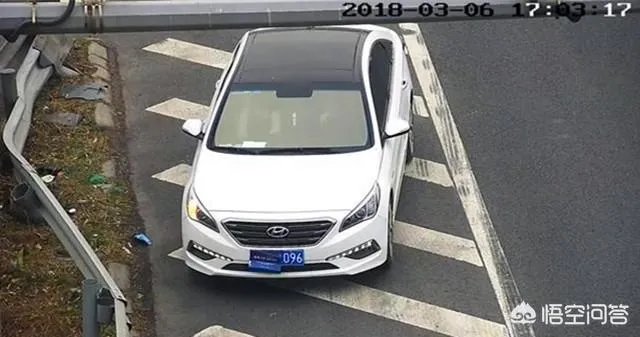 山东一司机在高速上仅1分钟驾照被扣30分，你怎么看？