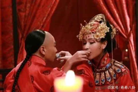 书生结婚时写的上联身无半亩，心忧天下，下联是什么？